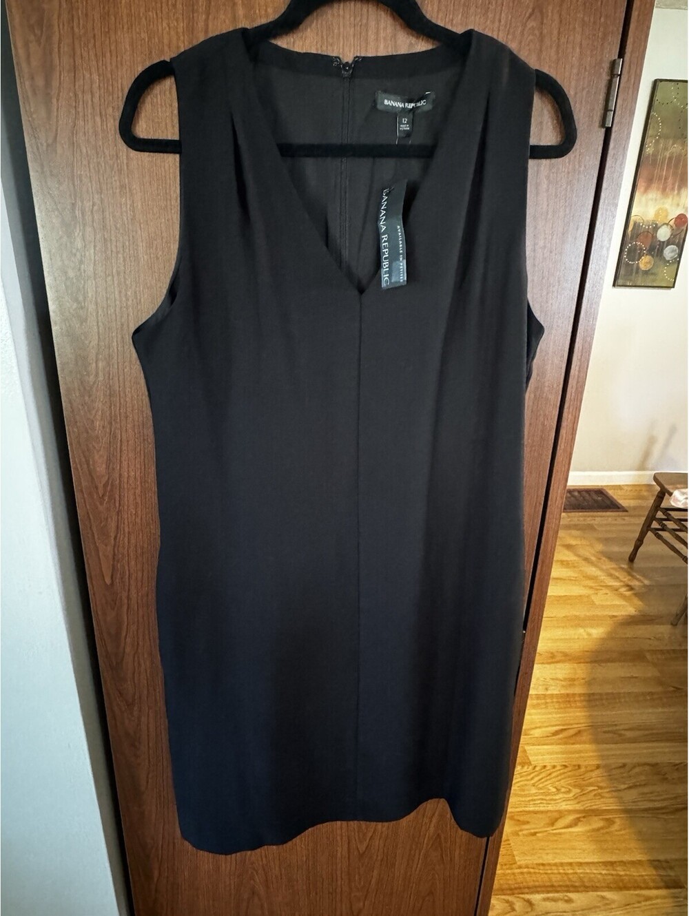 NWT Banana Republic Womens 12 Black Sleeveless V Neck Shift Sheath Dress